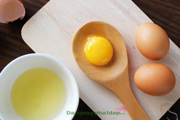 Hướng dẫn 4 cách làm mặt nạ trứng gà trị mụn cực đơn giản